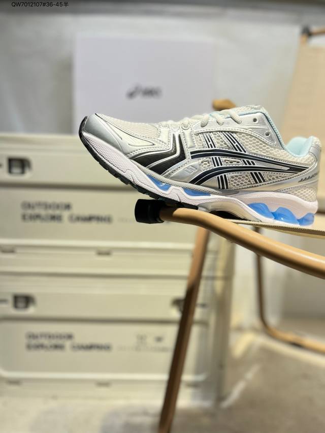 Asics Gel-Kayano 14亚瑟士经典跑鞋 如今机能风和户外风吹得正劲，便是主打“Urban Outdoor机能越野风格”，城市和户外场景都能轻松应对