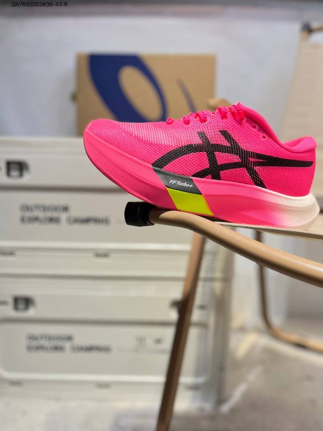Asics Metaspeed Sky Paris 亚瑟士经典跑鞋 如今机能风和户外风吹得正劲，便是主打“Urban Outdoor机能越野风格”，城市和户外场
