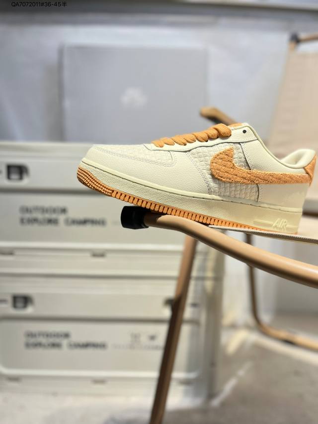 耐克 Nike Air Force 1 '07空军一号 百搭休闲运动板鞋。柔软、弹性十足的缓震性能和出色的中底设计，横跨复古与现代的外型结合Ib7944 Qa7