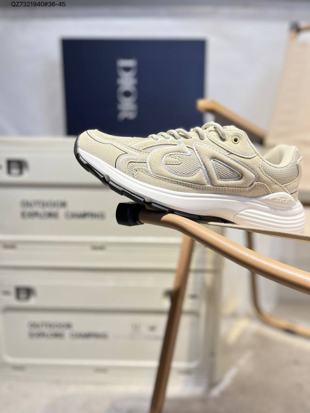 Dior 迪奥最新配色老爹运动鞋 全新B30运动鞋 顺应复古市场的趋势的 Dad Shoes风格鞋款鞋舌上的Dior标志 也注明了这双鞋是B30的型号！B30运