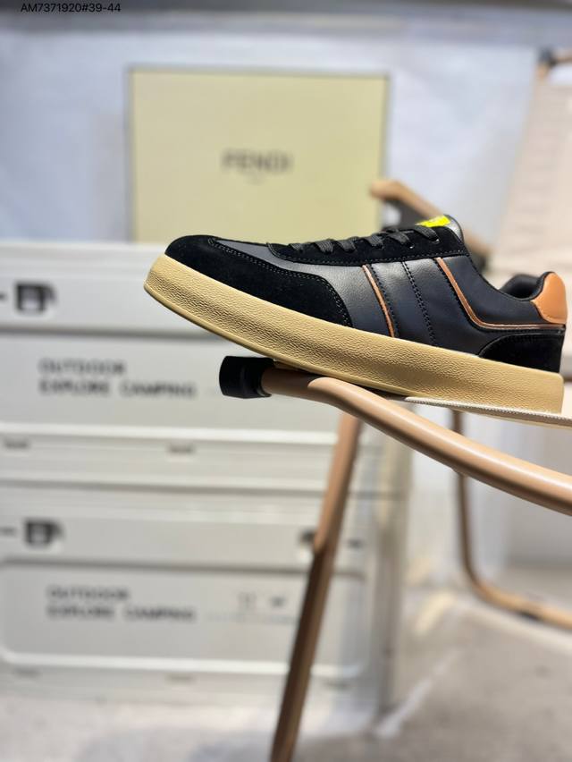 Fendi 芬迪 板鞋 休闲鞋 独家官网一比一开模 渠道原装订单 釆用精选舒适面料 鞋面走线工整 清晰质感 高端时尚 简约大气7E1493 Am7371920#