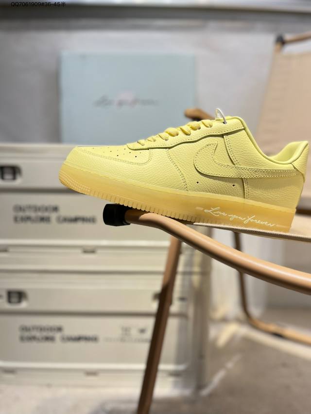 耐克 Nike Air Force 1 '07空军一号 百搭休闲运动板鞋。柔软、弹性十足的缓震性能和出色的中底设计，横跨复古与现代的外型结合Cz8065 Qq7