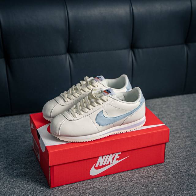 核心私 Nike Classic Cortez Nylon Pren 全新配色经典阿甘休闲跑步鞋 纯粹而执着的精神，使得Cortez种在了一代人的心里，无论是否