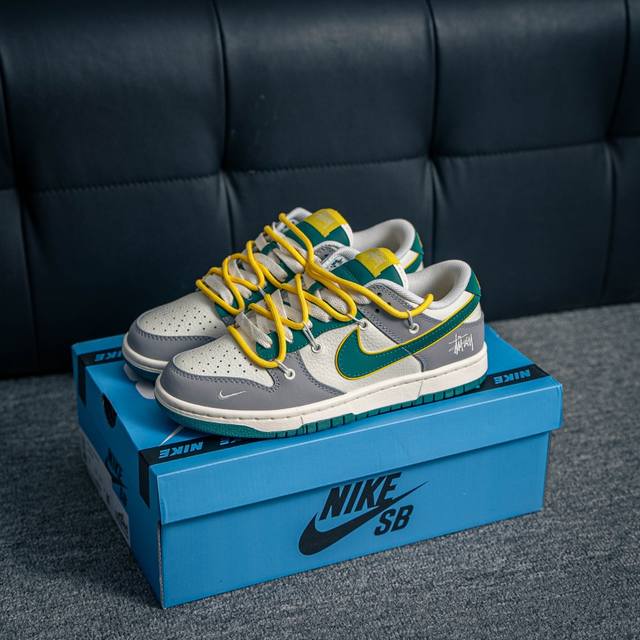 核心私 Nike Dunk 全套原楦原模倾力打造完美版型 独家原厂航空铝磨具打磨大底 鞋头坡度极致还原 无解鞋型 原盒原配 圈内天花板工艺 原厂冲刀 超高清洁度