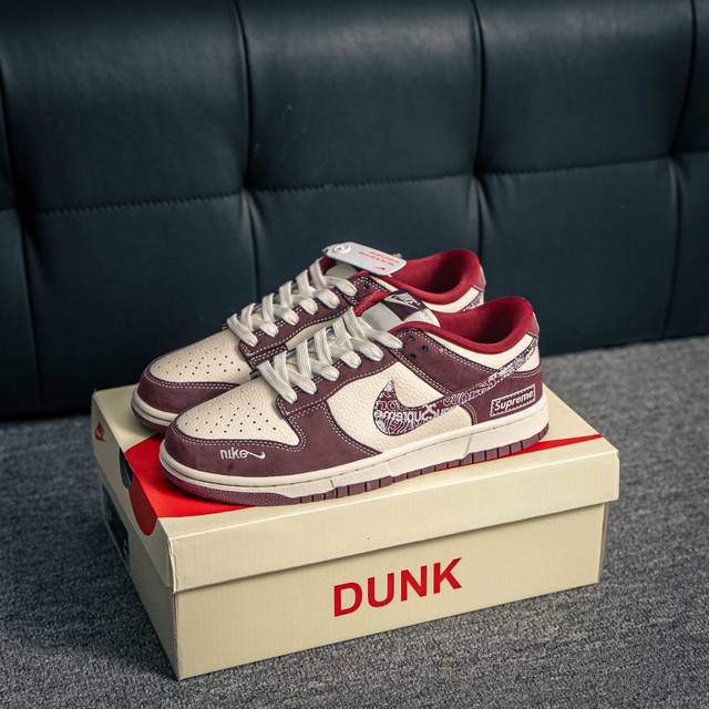 核心私 Nike Dunk 全套原楦原模倾力打造完美版型 独家原厂航空铝磨具打磨大底 鞋头坡度极致还原 无解鞋型 原盒原配 圈内天花板工艺 原厂冲刀 超高清洁度