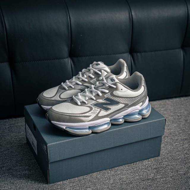 核心私 New Balance 新百伦 Nb 0 网面休闲鞋 复古还要机能，Nb官方重磅新品。一款融合复古设计与现代科技的跑鞋，以其经典的造型和舒适脚感，成为2
