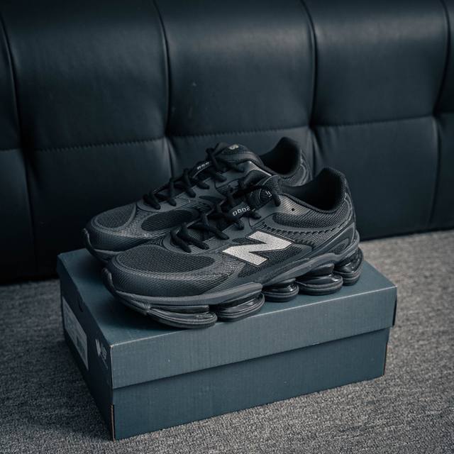 核心私 New Balance 新百伦 Nb 0 网面休闲鞋 复古还要机能，Nb官方重磅新品。一款融合复古设计与现代科技的跑鞋，以其经典的造型和舒适脚感，成为2