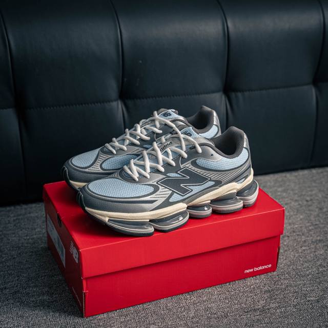 核心私 New Balance 新百伦 Nb 0 网面休闲鞋 复古还要机能，Nb官方重磅新品。一款融合复古设计与现代科技的跑鞋，以其经典的造型和舒适脚感，成为2