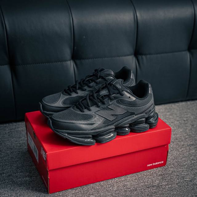 核心私 New Balance 新百伦 Nb 0 网面休闲鞋 复古还要机能，Nb官方重磅新品。一款融合复古设计与现代科技的跑鞋，以其经典的造型和舒适脚感，成为2