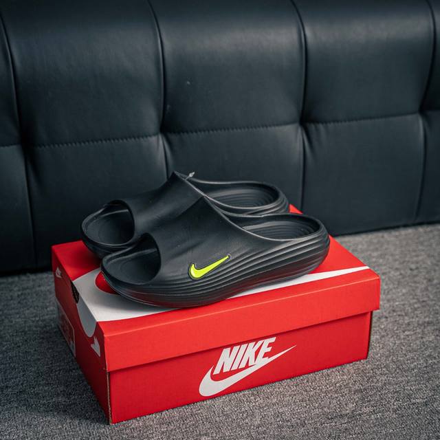 核心私 Nike Reactx Rejuven8 耐克夏日穿搭凉鞋 #采用质感柔软且出众回弹的 Reactx泡绵，缔造非凡舒适的日常穿着体验，助你保持活力。 货