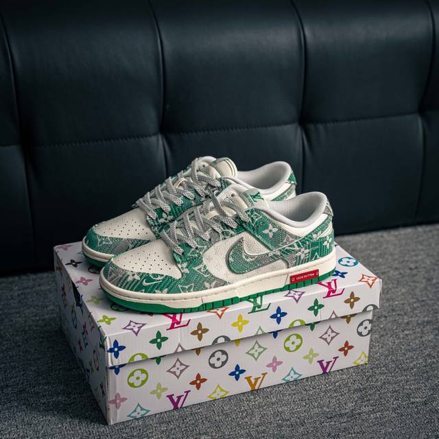 核心私 Nike Dunk 全套原楦原模倾力打造完美版型 独家原厂航空铝磨具打磨大底 鞋头坡度极致还原 无解鞋型 原盒原配 圈内天花板工艺 原厂冲刀 超高清洁度