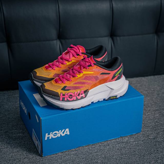 核心私 Hoka One One Mafate X 舒适百搭防滑耐磨 低帮跑步鞋 这款鞋在延续 Mafate 系列舒适性和缓震性能的基础上，进一步提升了缓震表现