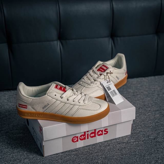核心私 Adidas Samba Og 桑巴舞街头系列德训运动板鞋 采用固色翻毛皮组合牛剖革鞋面材质 外置正确3层组合围条加厚烟胶橡胶大底 货号：Sc9207-