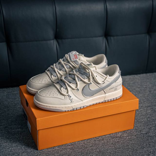 核心私 Nike Dunk 全套原楦原模倾力打造完美版型 独家原厂航空铝磨具打磨大底 鞋头坡度极致还原 无解鞋型 原盒原配 圈内天花板工艺 原厂冲刀 超高清洁度
