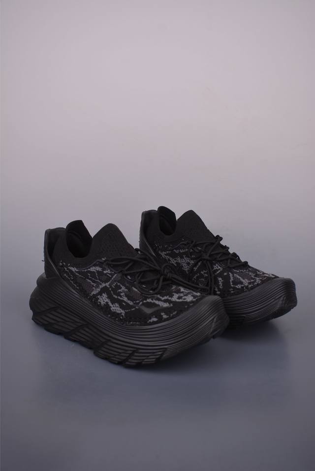Hoka One One Restore Tc 一脚蹬徒步舒适缓震运动鞋 继承了 Hoka One One标志性的缓冲中底 兼具轻盈脚感和出众缓震 Newok本