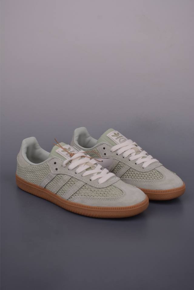 Adidas Samba Og 复古桑巴板鞋 纯原大厂出品 这款桑巴鞋展示了高质量的工艺 带有装饰的超锁缝制和无缝的手感 柔软、柔软的皮革造型和标志性的3条纹完