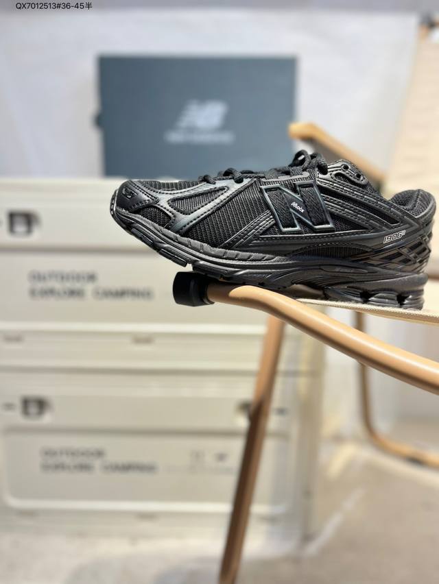 New Balance 1906系列复古老爹风休闲鞋 #采用轻质牛剖革拼接透气网眼衬垫织物鞋面材质 T-Beam大底提供足步弓支撑，保持步态稳定 后跟搭载外露缓