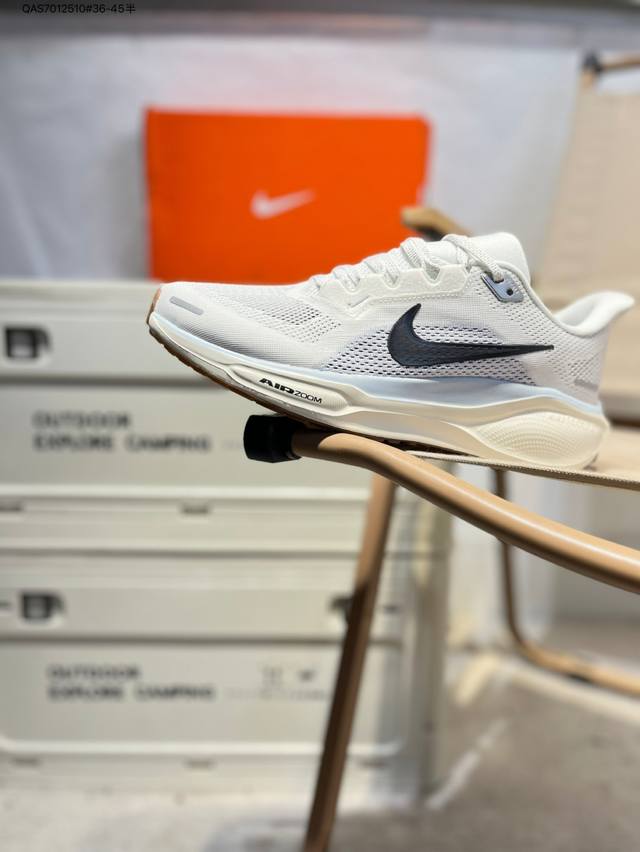Nk Air Zoom Pegasus 41 登月跑鞋 登月41代超轻网面跑步鞋 脚跟区域营造出色舒适度，而在鞋底部分，搭载全掌型Zoom Air配置耐克网面透