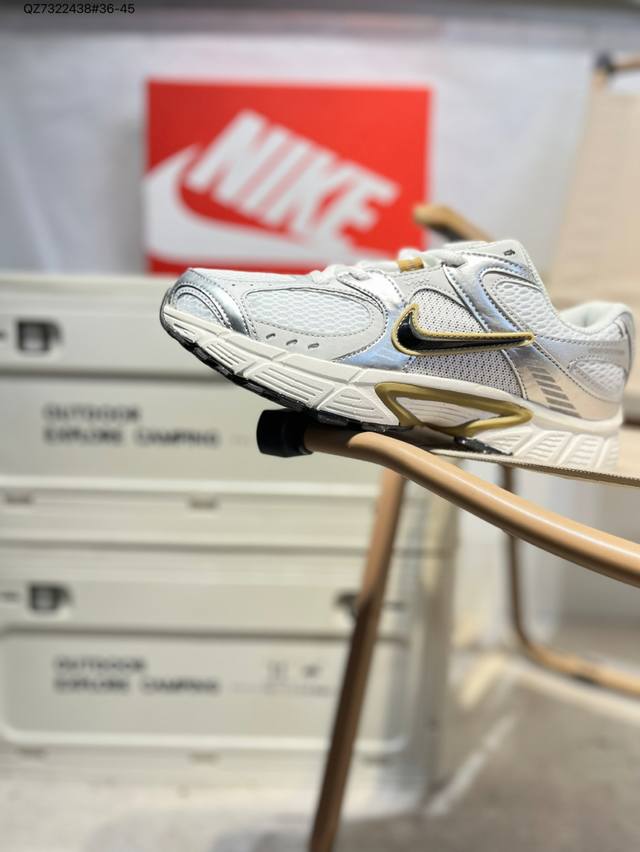 Nike V5 Rnr 舒适百搭防滑耐磨 低帮跑步鞋 舒适有型适合日常穿着该鞋款延续千禧年经典设计搭载泡绵中底厚实而轻盈匠心细节巧搭立体耐克勾标志焕新演绎复古跑