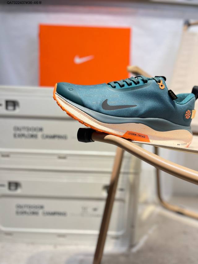 耐克Nike Infinity Run 4 Gore-Tex 耐克防水公路助力畅跑鞋 鞋身融入 Gore-Tex 防水层 搭配柔软鞋口在下雨时帮助双足保持干爽舒