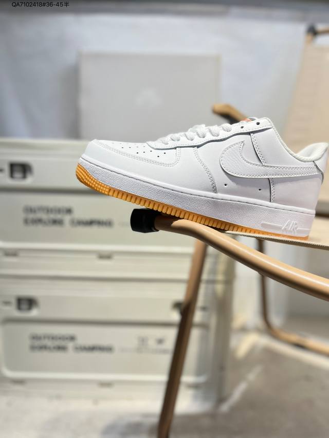 耐克 Nike Air Force 1 '07空军一号 百搭休闲运动板鞋。柔软、弹性十足的缓震性能和出色的中底设计，横跨复古与现代的外型结合Ii7630 Qa7