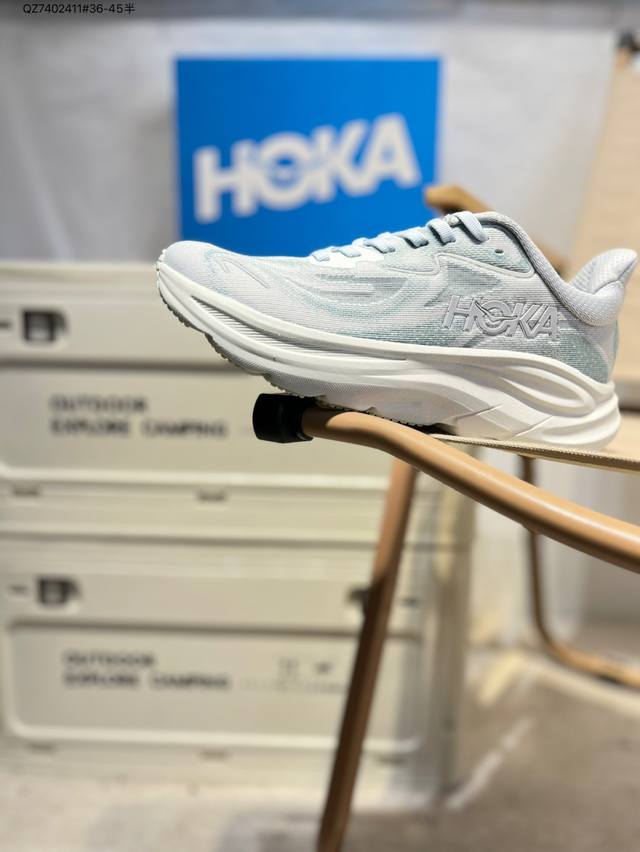 Hoka M Clifton 10 轻量低帮户外越野跑鞋 户外山脉越野轻量运动跑鞋 鞋面用轻的无缝架构 鞋带用了弹性不易松脱的扁宽弹性鞋带 轻薄的Tpu贴在透气