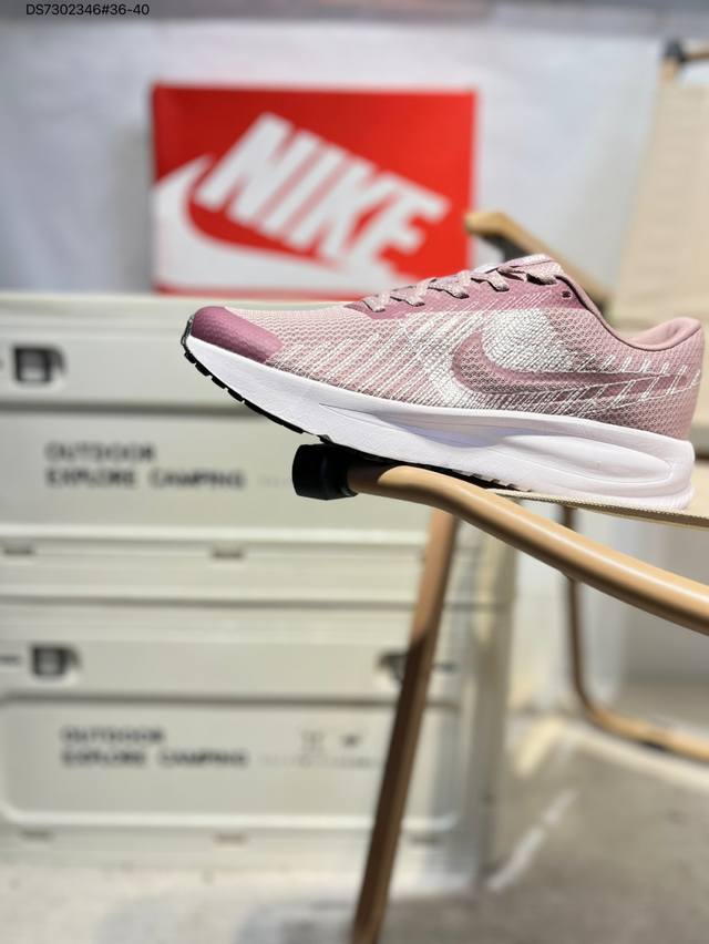 Nike耐克官方Defy Run 1 训练鞋透气缓震健身运动鞋 织物网面透气鞋面耐久設計，柔軟緩震系統，讓你舒適完成健身，輕鬆日理萬機。透氣設計，讓雙足常保涼爽