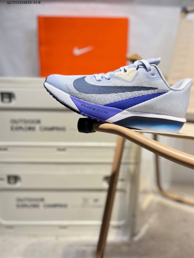 耐克Nike Air Zoom Rival Fly 4超弹透气轻量跑步鞋鞋款搭载 Flyknit 材料 出众弹性 易于穿脱 采用React技术 轻盈耐 跑步健身
