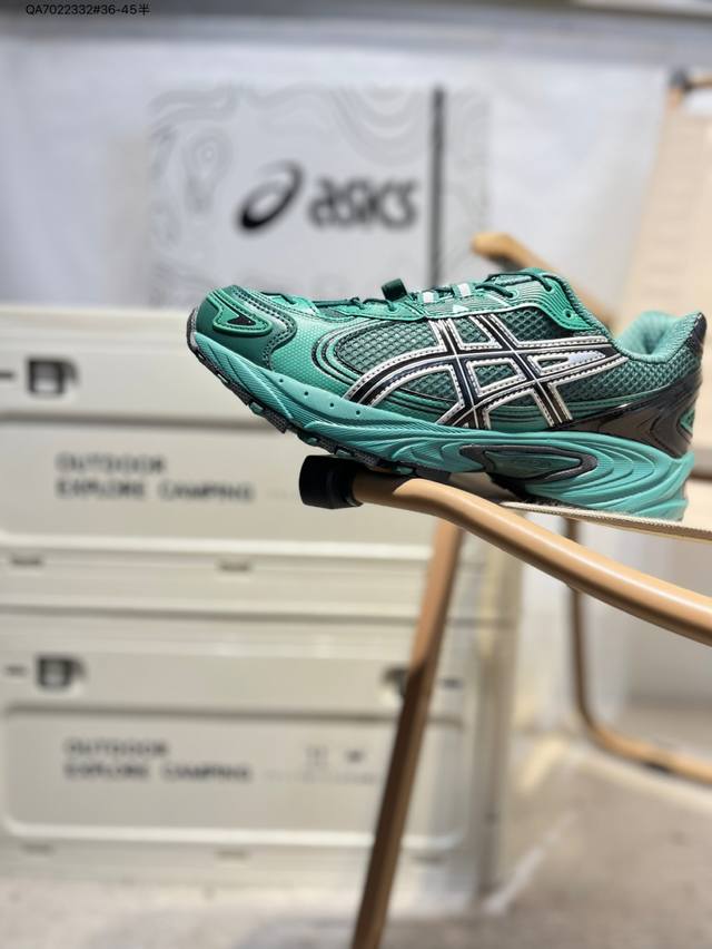Asics Gel-Kahana Tr 14亚瑟士经典跑鞋 如今机能风和户外风吹得正劲，便是主打“Urban Outdoor机能越野风格”，城市和户外场景都能轻