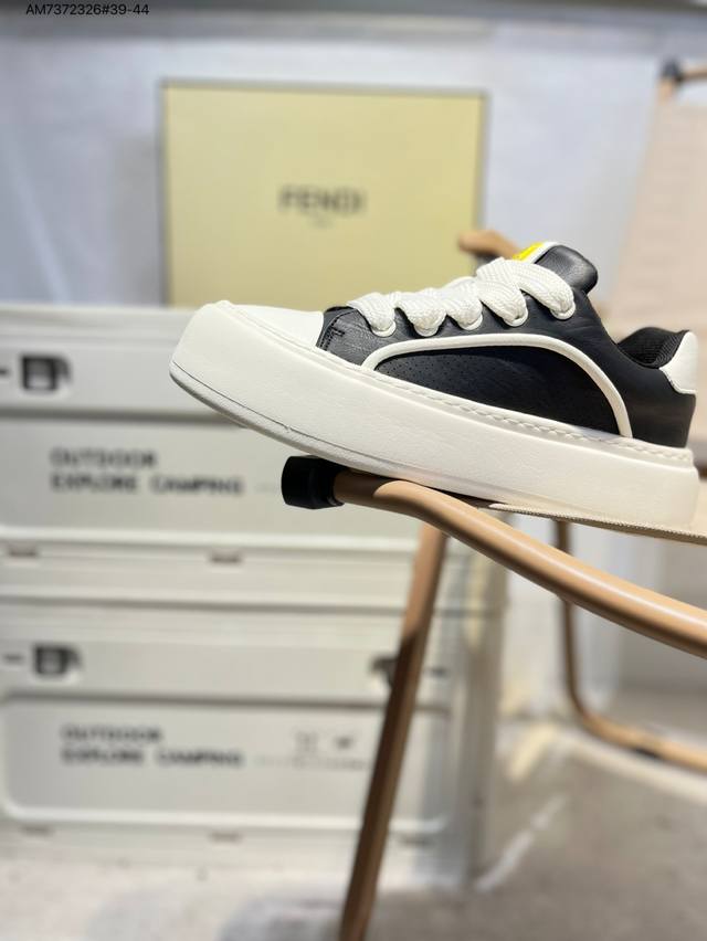Fendi 芬迪 板鞋 休闲鞋 独家官网一比一开模 渠道原装订单 釆用精选舒适面料 鞋面走线工整 清晰质感 高端时尚 简约大气7E1493 Am7372326#