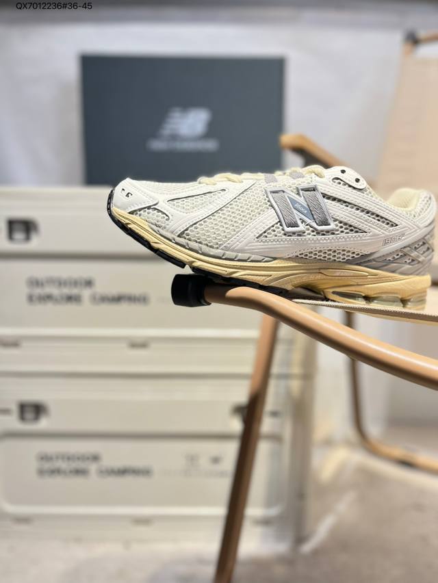 New Balance 1906系列复古老爹风休闲鞋 #采用轻质牛剖革拼接透气网眼衬垫织物鞋面材质 T-Beam大底提供足步弓支撑，保持步态稳定 后跟搭载外露缓