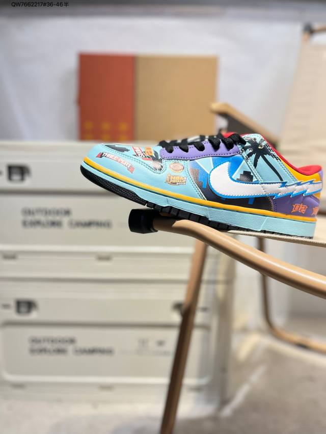 耐克Nike Dunk Low 板鞋Sb系列经典百搭休闲运动板鞋加厚鞋舌的填充，使舒适性大大提升，同时也更方便穿脱中底部分则加入了脚感柔软舒适Zoomair气垫