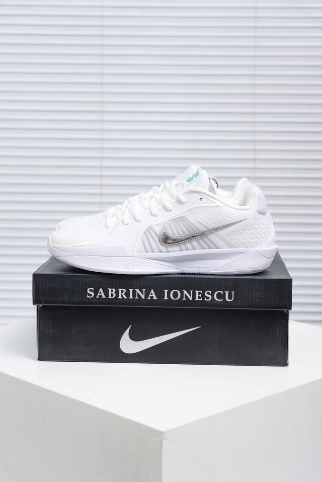 核心私 Nike Sabrina 2 耐克 轻便耐磨 减震 低帮 篮球鞋 货号：Fz1517 101 尺码：39 40 40.5 41 42 42.5 43 4