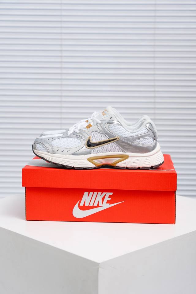 核心私 Nike V5 Rnr 千禧年经典复古跑鞋 #搭载泡绵中底厚实而轻盈匠心细节巧搭立体耐克勾标志焕新演绎复古 货号：Hj5228 102 尺码：36 36