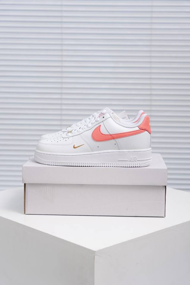 核心私 Air Force 1 原装级别 原楦头原纸板 打造纯正空军版型专注外贸渠道 全掌内置蜂窝气垫 原盒配件 原厂中底钢印、拉帮完美 货号：Cz0270 1