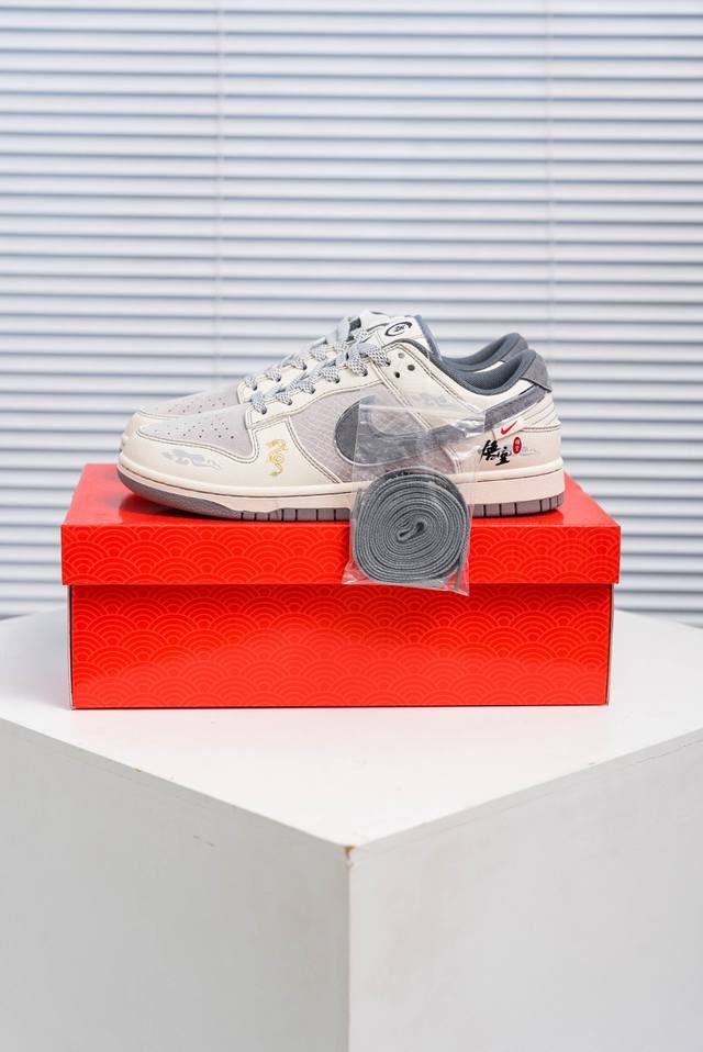 核心私 Nike Dunk 全套原楦原模倾力打造完美版型 独家原厂航空铝磨具打磨大底 鞋头坡度极致还原 无解鞋型 原盒原配 圈内天花板工艺 原厂冲刀 超高清洁度