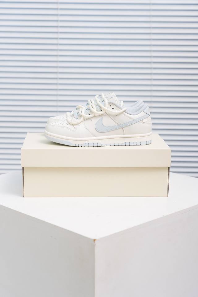 核心私 Nike Dunk 全套原楦原模倾力打造完美版型 独家原厂航空铝磨具打磨大底 鞋头坡度极致还原 无解鞋型 原盒原配 圈内天花板工艺 原厂冲刀 超高清洁度