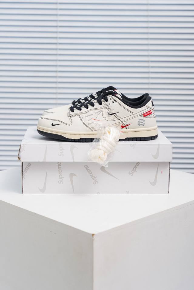核心私 Nike Dunk 全套原楦原模倾力打造完美版型 独家原厂航空铝磨具打磨大底 鞋头坡度极致还原 无解鞋型 原盒原配 圈内天花板工艺 原厂冲刀 超高清洁度