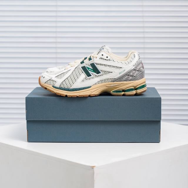 核心私 New Balance 1906系列 休闲鞋 #采用轻质牛剖革拼接透气网眼衬垫织物鞋面材质 T-Beam大底提供足步弓支撑，保持步态稳定 后跟搭载外露缓