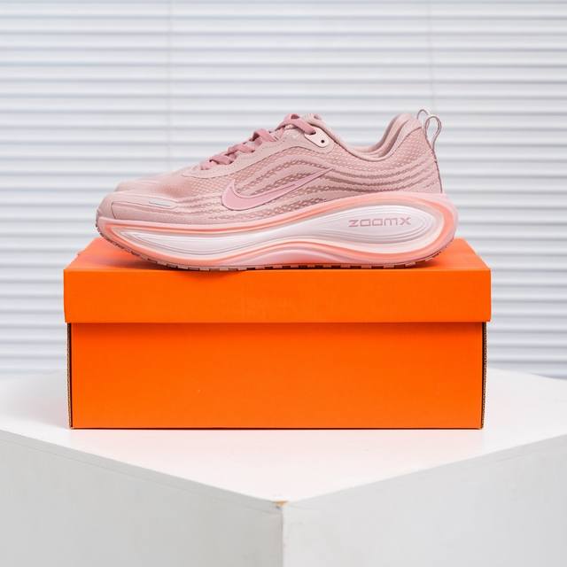 核心私 Nike Vomero Plus 耐克 舒适减震防滑 低帮跑步鞋 全掌Reactx泡绵中底 前掌和后跟还配备了Air Zoom气垫单元 据说跑起来更快更