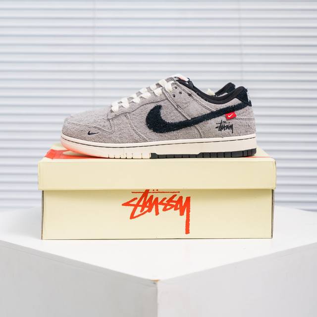 核心私 Nike Dunk 全套原楦原模倾力打造完美版型 独家原厂航空铝磨具打磨大底 鞋头坡度极致还原 无解鞋型 原盒原配 圈内天花板工艺 原厂冲刀 超高清洁度