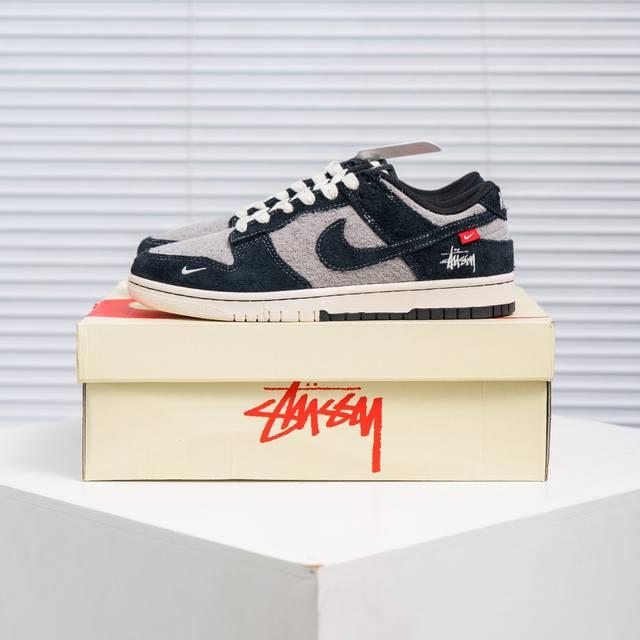 核心私 Nike Dunk 全套原楦原模倾力打造完美版型 独家原厂航空铝磨具打磨大底 鞋头坡度极致还原 无解鞋型 原盒原配 圈内天花板工艺 原厂冲刀 超高清洁度