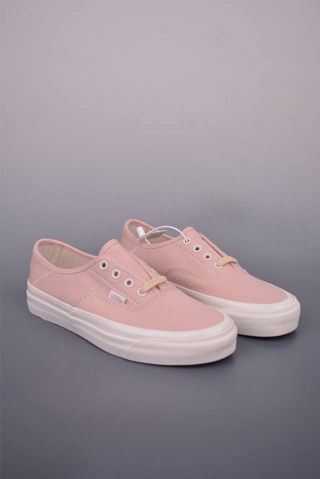 Vans Authentic 44 Premium 粉色 万斯官方 舒适简约时尚低帮帆布鞋 炎炎夏日配上一双粉色帆布鞋 打造复古街感 简约出型 货号：Vn000