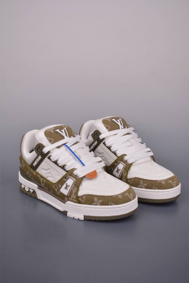S Lv Trainer 限定联名 最新配色国内限定无售 原版购入历时近两个月开发打造 经典多拼色超好看 原版完美楦型 调试了两个月 鞋面独家订制压纹粒面小牛皮