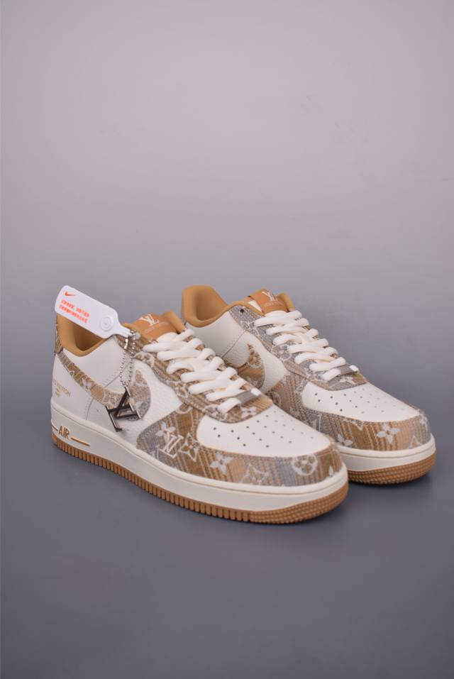 Nike Air Force 1 Low Lv联名 原楦头原纸板 打造纯正空军版型 专注外贸渠道 全掌内置蜂窝气垫 原盒配件 原厂中底钢印、拉帮完美 官方货号: