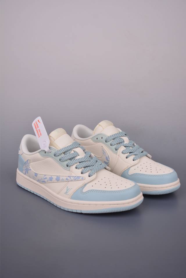 Fragment X Travis Scott X Lv Air Jordan 1 Low 三方联名倒钩 全新的三方联名低帮倒钩鞋面延续了黑脚趾设计，整双鞋以全