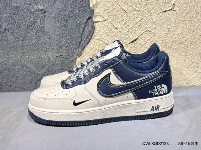 新品上市实拍 耐克Nike Air Force 7空军一号低帮百搭休闲运动板鞋。柔软、弹性十足的缓震性能和出色的中底设计，横跨复古与现代的外型结合，造就出风靡全
