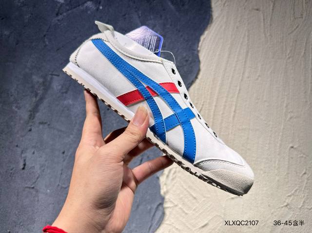 新品上市实拍 Asics Ointsuka Tiger Moage Co 亚瑟士鬼冢虎复古经典跑鞋 产品从款式颜色造型上体现出追求舒适和细节的完美 鞋类更是推崇