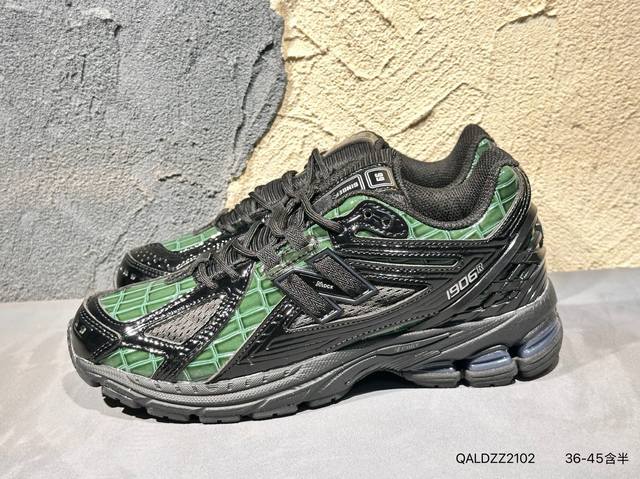 新品上市实拍 New Balance Warped Runner Uwrpomob 复古休闲运动慢跑鞋，破坏解构做旧，步态稳定。T-Beam大底提供足步弓支撑，