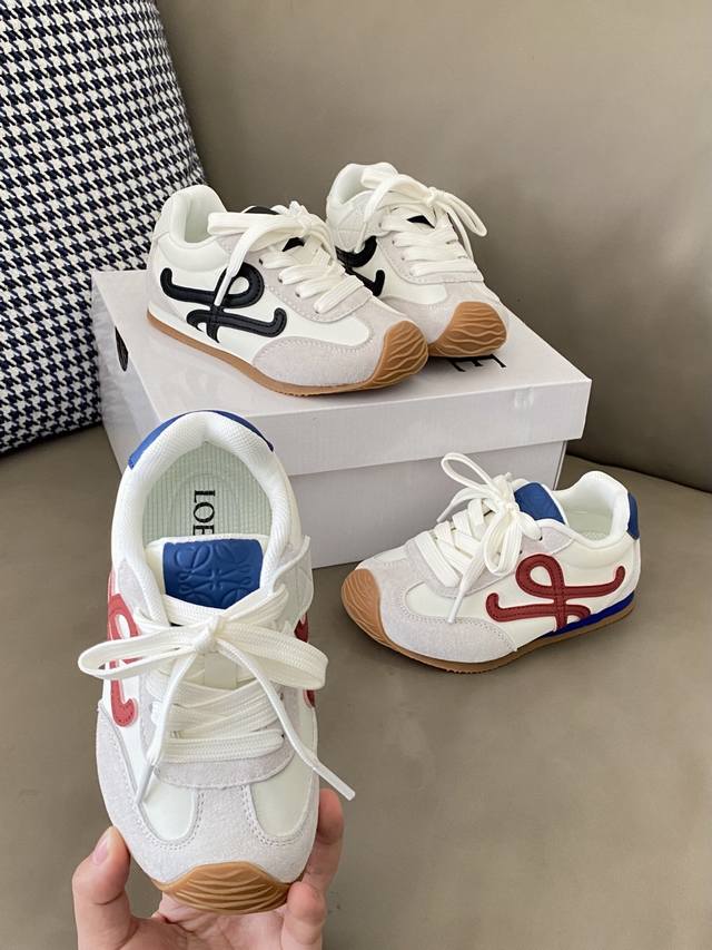 原图直出 不要命啦！这款运动鞋子太好看啦固定鞋带装饰+魔术贴设计 方便宝贝穿脱软底设计，走起路来舒适无比，再也不用担心脚痛问题啦！